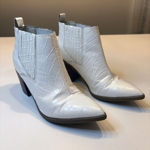 Marc‎ Fisher Rental 2 Women's White Pointed Toe Crocodile Booties Heels Size 8.5 - Picture 1 of 10